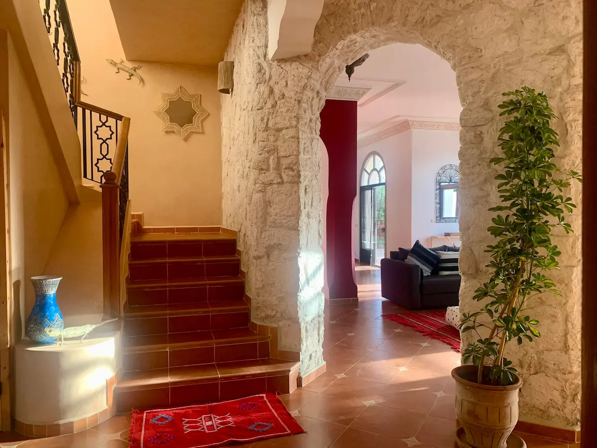 Intérieur chaleureux et authentique du Domaine d'Eden
